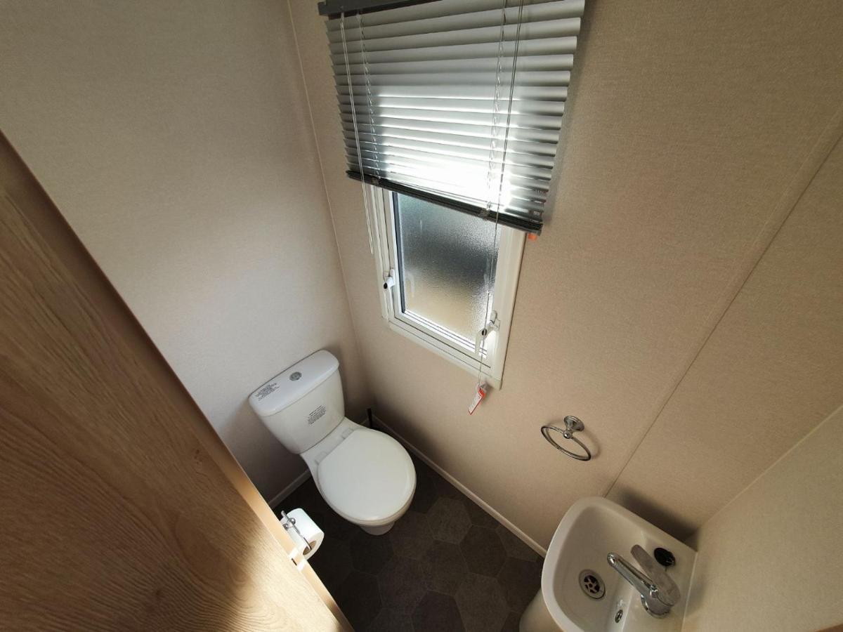 Escape City Caravan Lytchett Minster Exterior foto