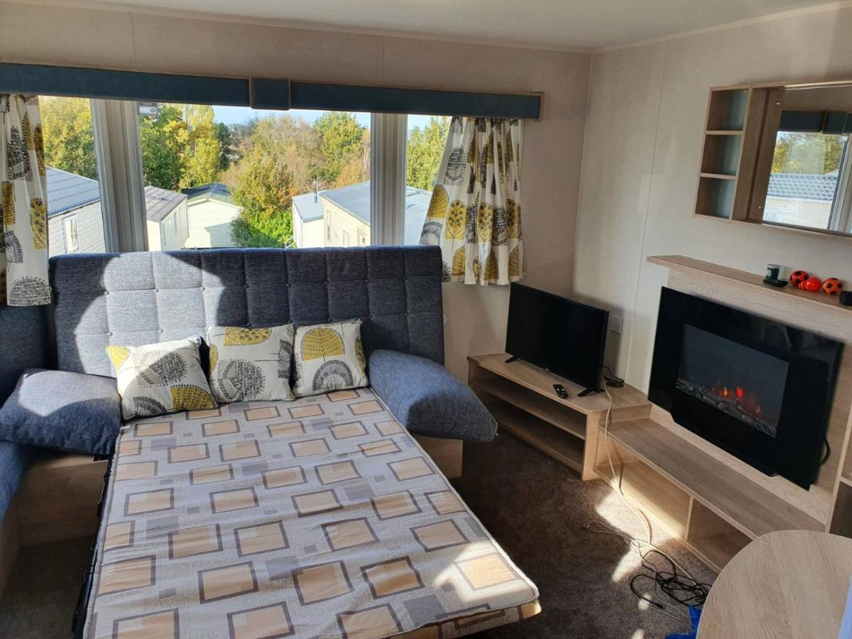 Escape City Caravan Lytchett Minster Exterior foto
