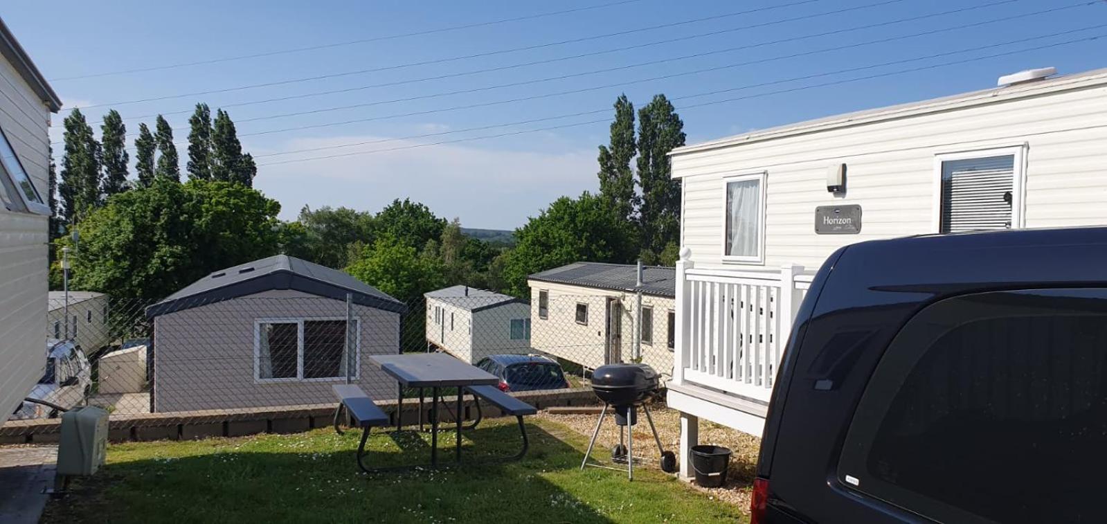 Escape City Caravan Lytchett Minster Exterior foto