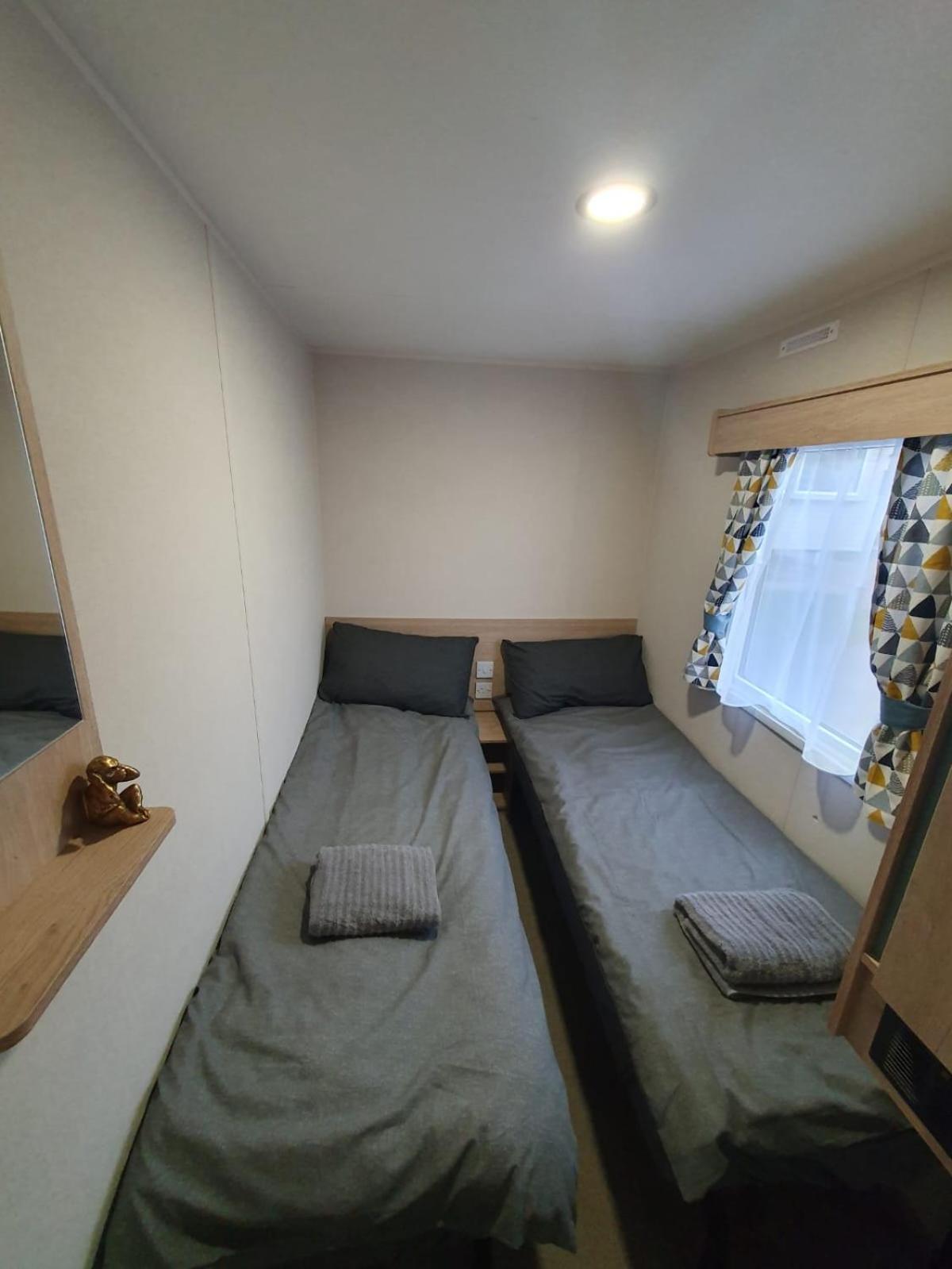 Escape City Caravan Lytchett Minster Exterior foto